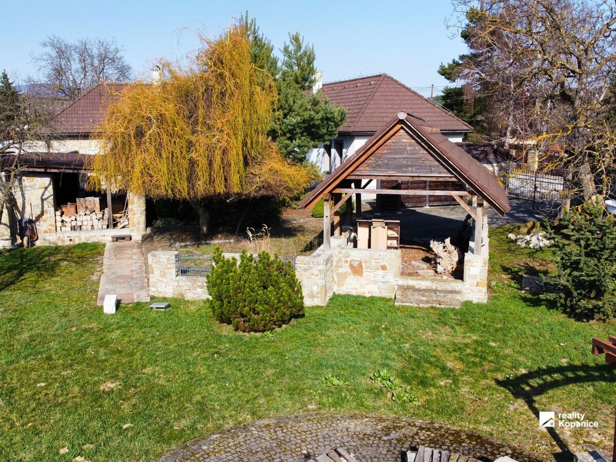 Štýlový rodinný dom s veľkým pozemkom a nápaditým interiérom Stará Turá - Papraď — foto 21