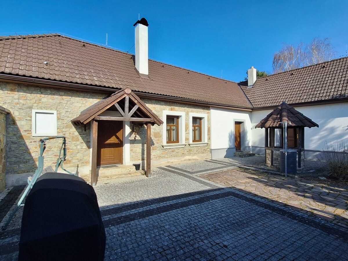 Štýlový rodinný dom s veľkým pozemkom a nápaditým interiérom Stará Turá - Papraď — foto 4