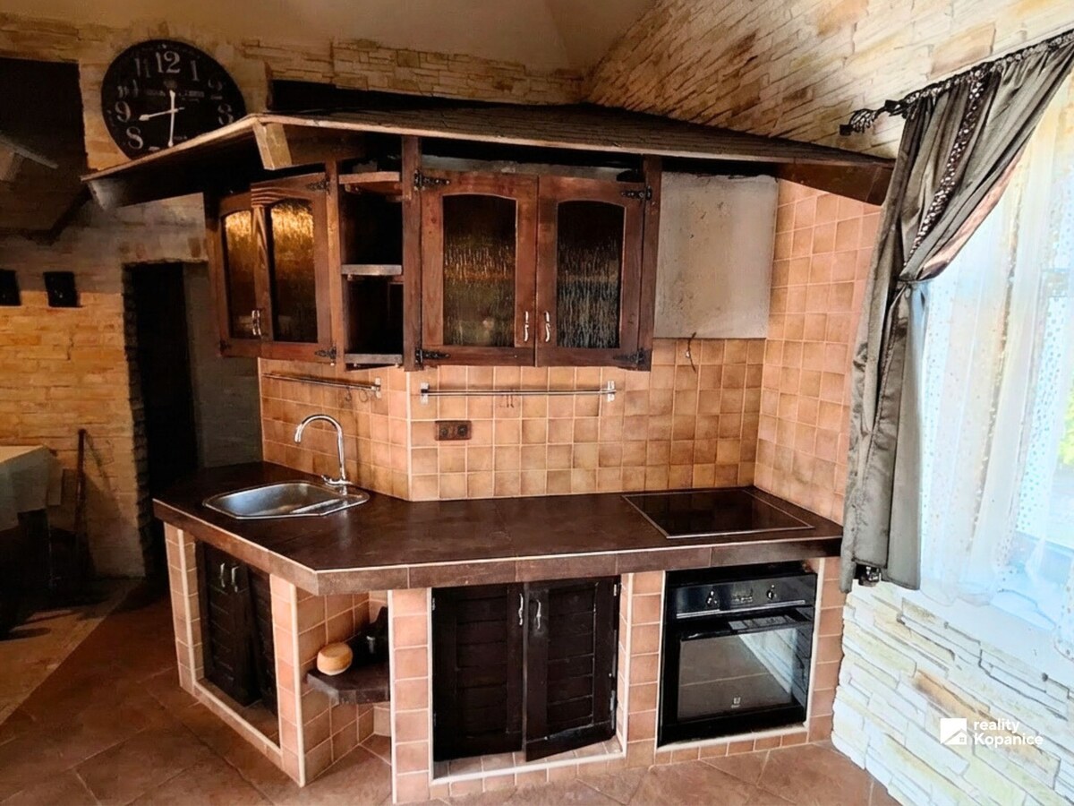 Štýlový rodinný dom s veľkým pozemkom a nápaditým interiérom Stará Turá - Papraď — foto 7