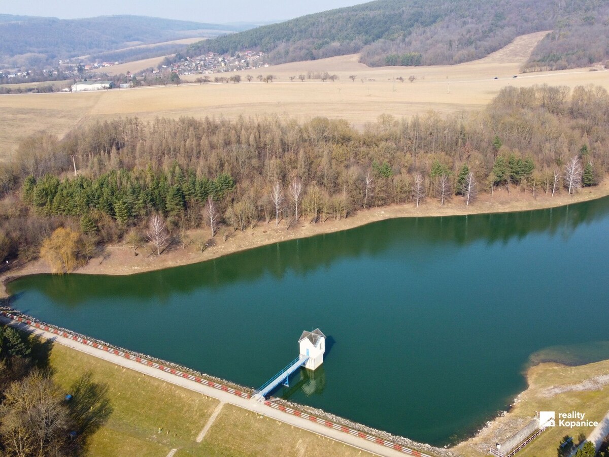 Pozemok priamo pri priehrade Brezová pod Bradlom — foto 2