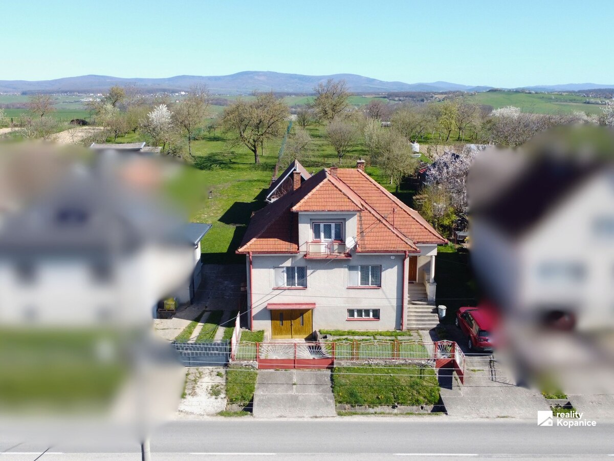 Rodinný dom s veľkým pozemkom a krásnym výhľadom — foto 2