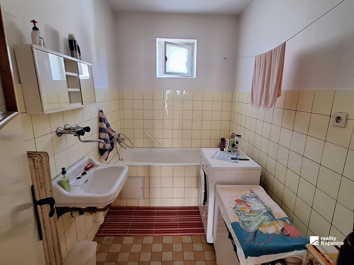 Rodinný dom s veľkým pozemkom a krásnym výhľadom — foto 21
