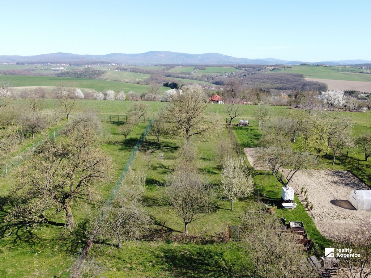 Rodinný dom s veľkým pozemkom a krásnym výhľadom — foto 27