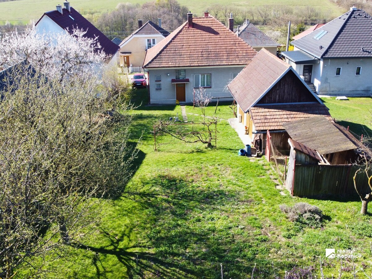 Rodinný dom s veľkým pozemkom a krásnym výhľadom — foto 6