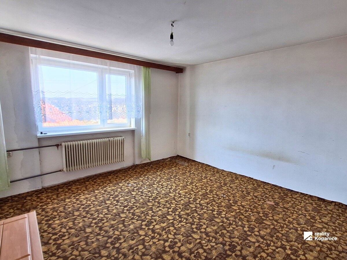 Veľký dvojgeneračný rodinný dom Stará Turá — foto 17