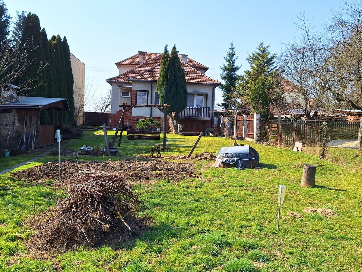 Veľký dvojgeneračný rodinný dom Stará Turá — foto 5