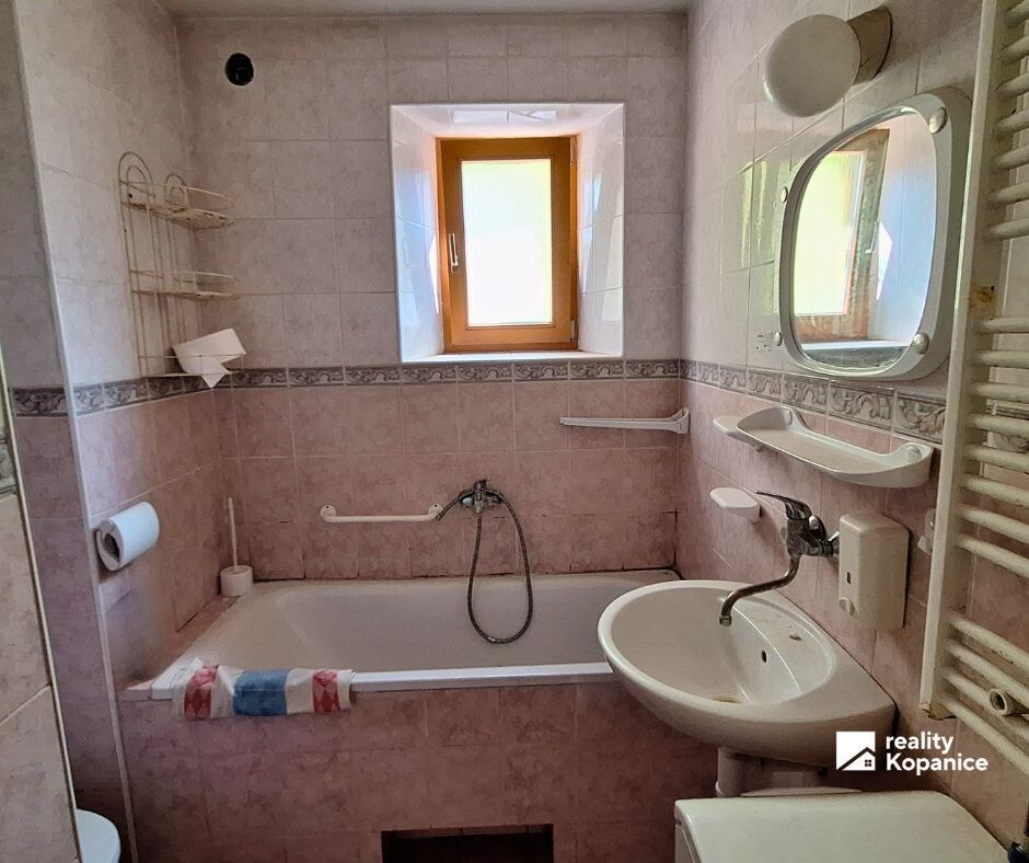 Veľký dvojgeneračný rodinný dom, dve 3izb. bytové jednotky, Hrachovište — foto 23