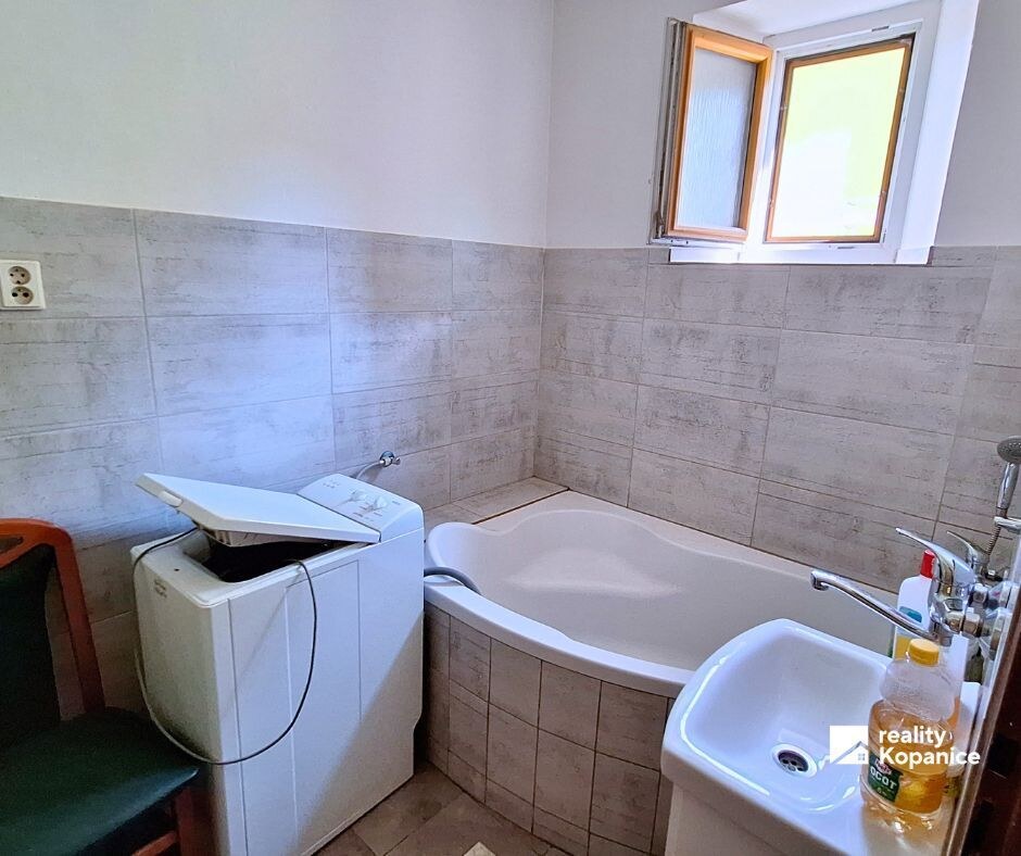 Veľký dvojgeneračný rodinný dom, dve 3izb. bytové jednotky, Hrachovište — foto 8