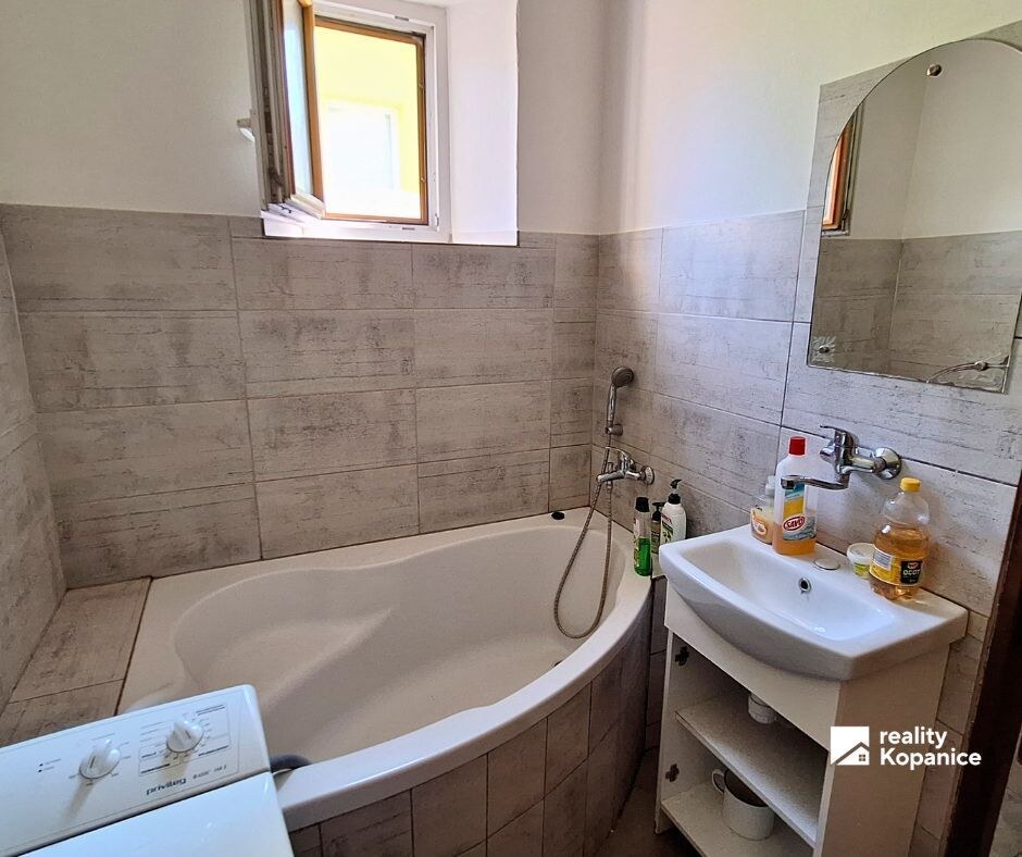 Veľký dvojgeneračný rodinný dom, dve 3izb. bytové jednotky, Hrachovište — foto 9