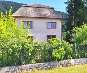 Veľký dvojgeneračný rodinný dom, dve 3izb. bytové jednotky, Hrachovište — foto 1
