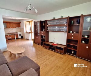 Veľký dvojgeneračný rodinný dom, dve 3izb. bytové jednotky, Hrachovište — foto 6