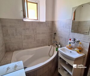 Veľký dvojgeneračný rodinný dom, dve 3izb. bytové jednotky, Hrachovište — foto 9