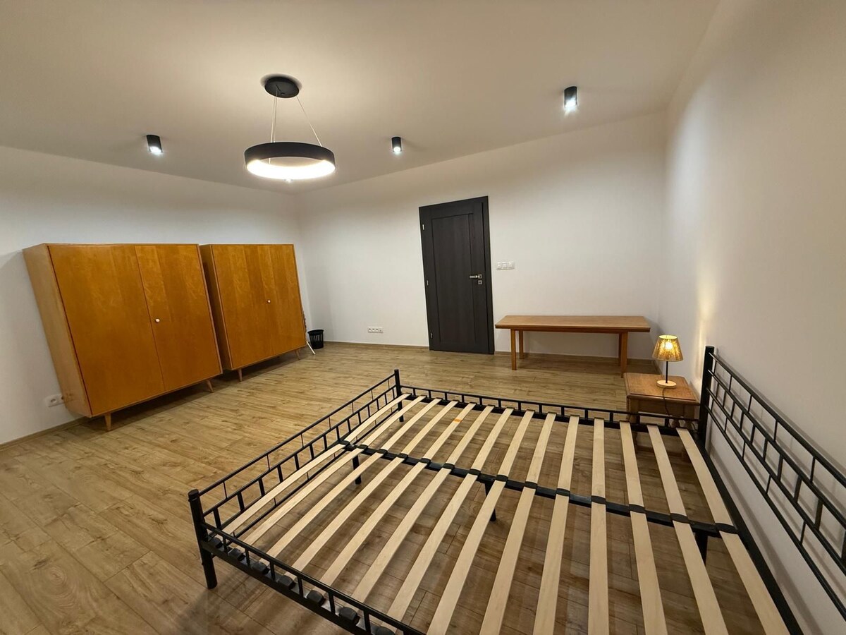 Nadštandardný 2-izbový byt – 96 m² s garážou v Novom Meste n/V, Trenčianska ul., vlastnou záhradkou a priamym vstupom z garáže  — foto 6