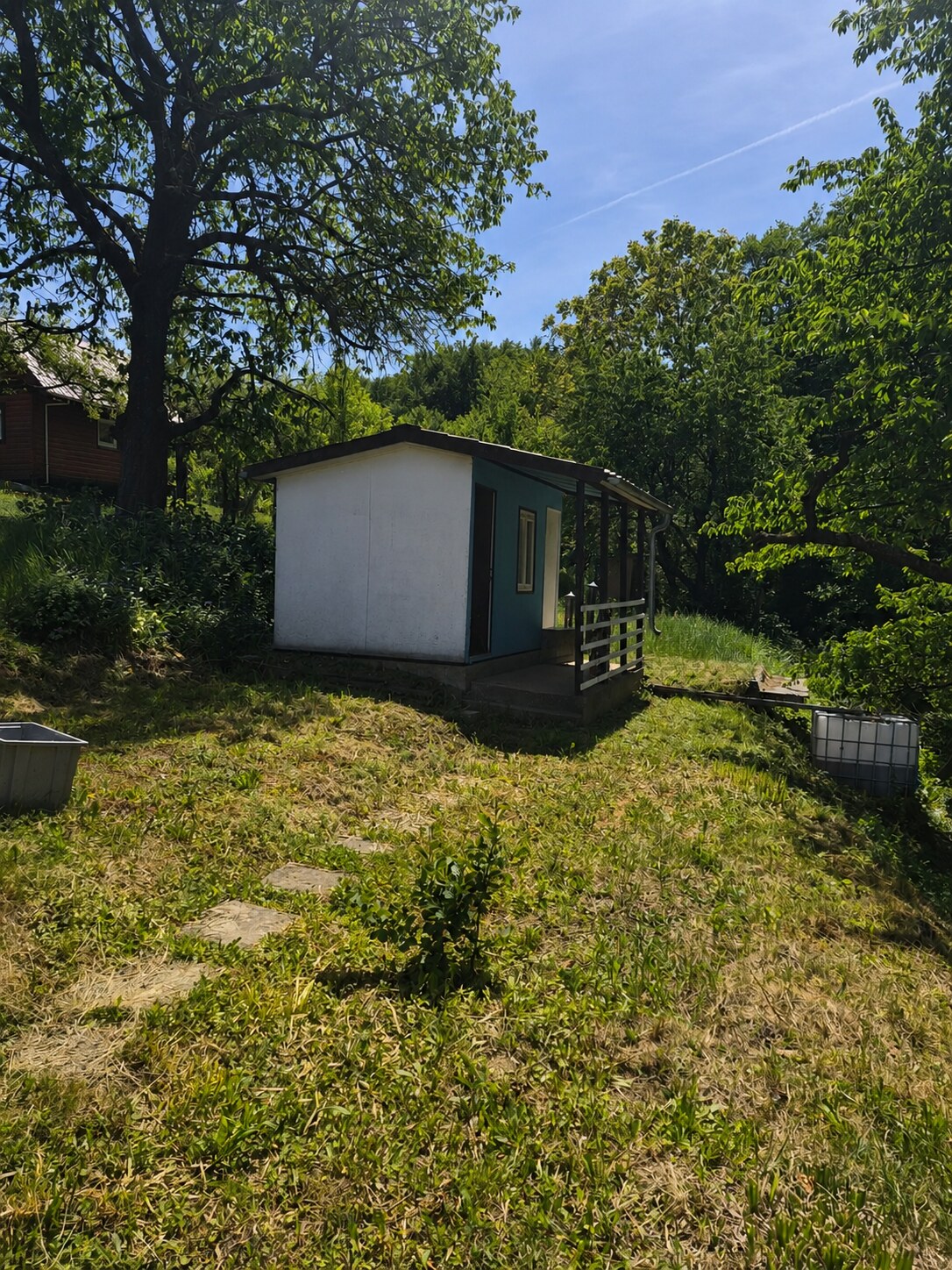  Pozemok v osobnom vlastníctve  615m2 s  chatkou a pivnicou v sade M. Šimonoviča 