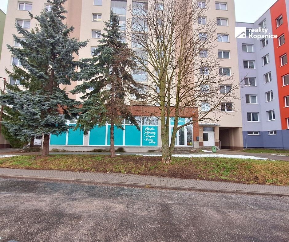 Prenájom veľkorysého priestoru s rampou a kompletným zázemím — foto 2