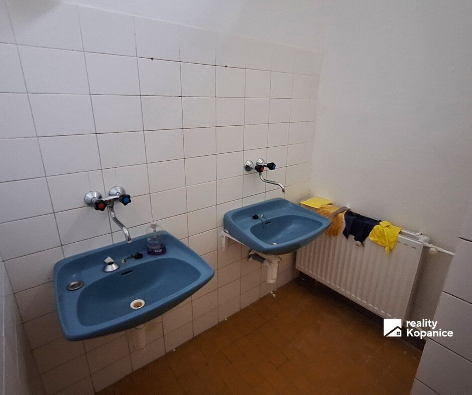 Prenájom veľkorysého priestoru s rampou a kompletným zázemím — foto 14