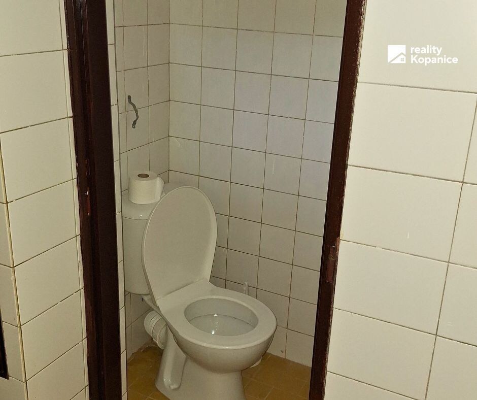 Prenájom veľkorysého priestoru s rampou a kompletným zázemím — foto 15