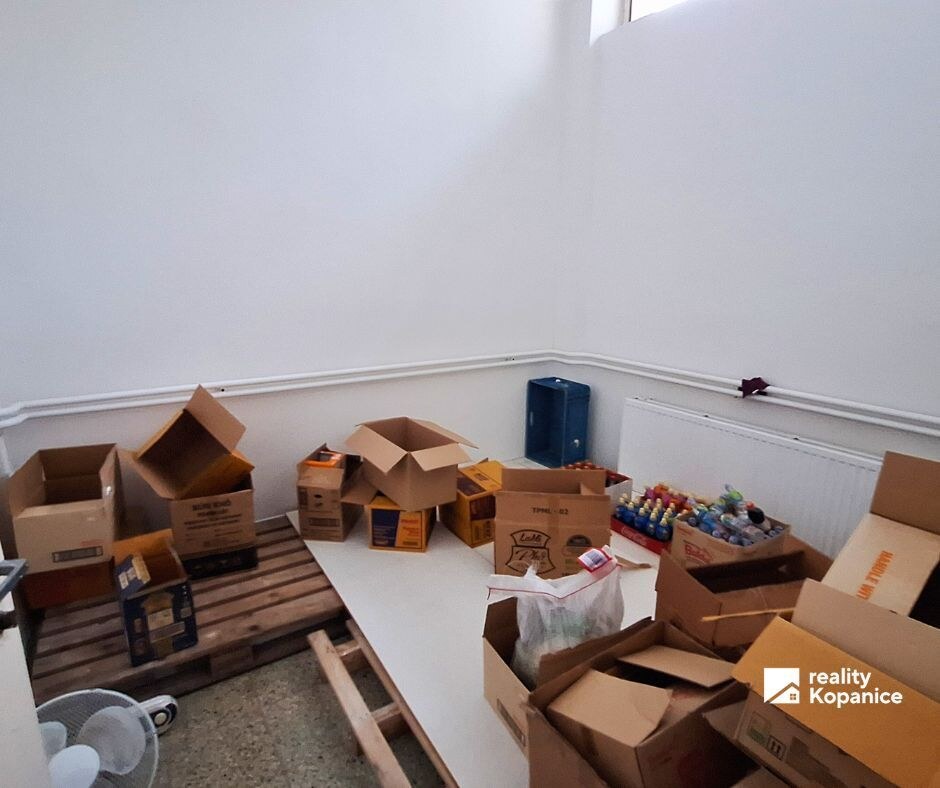 Prenájom veľkorysého priestoru s rampou a kompletným zázemím — foto 18