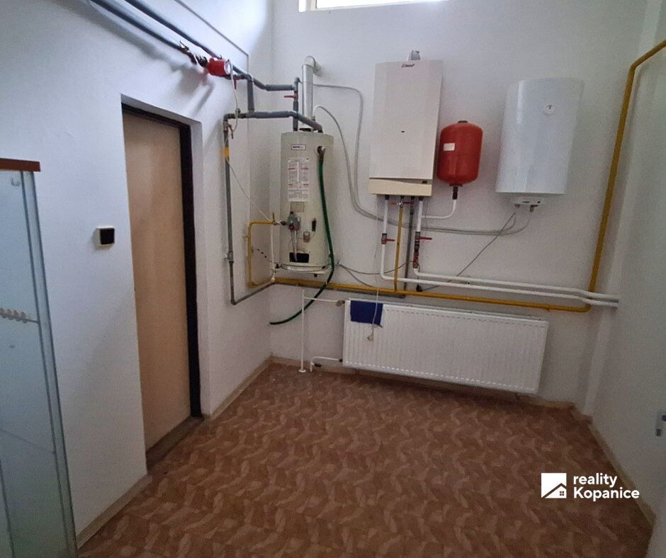 Prenájom veľkorysého priestoru s rampou a kompletným zázemím — foto 19