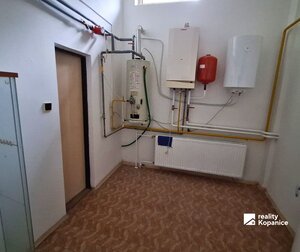 Prenájom veľkorysého priestoru s rampou a kompletným zázemím — foto 19