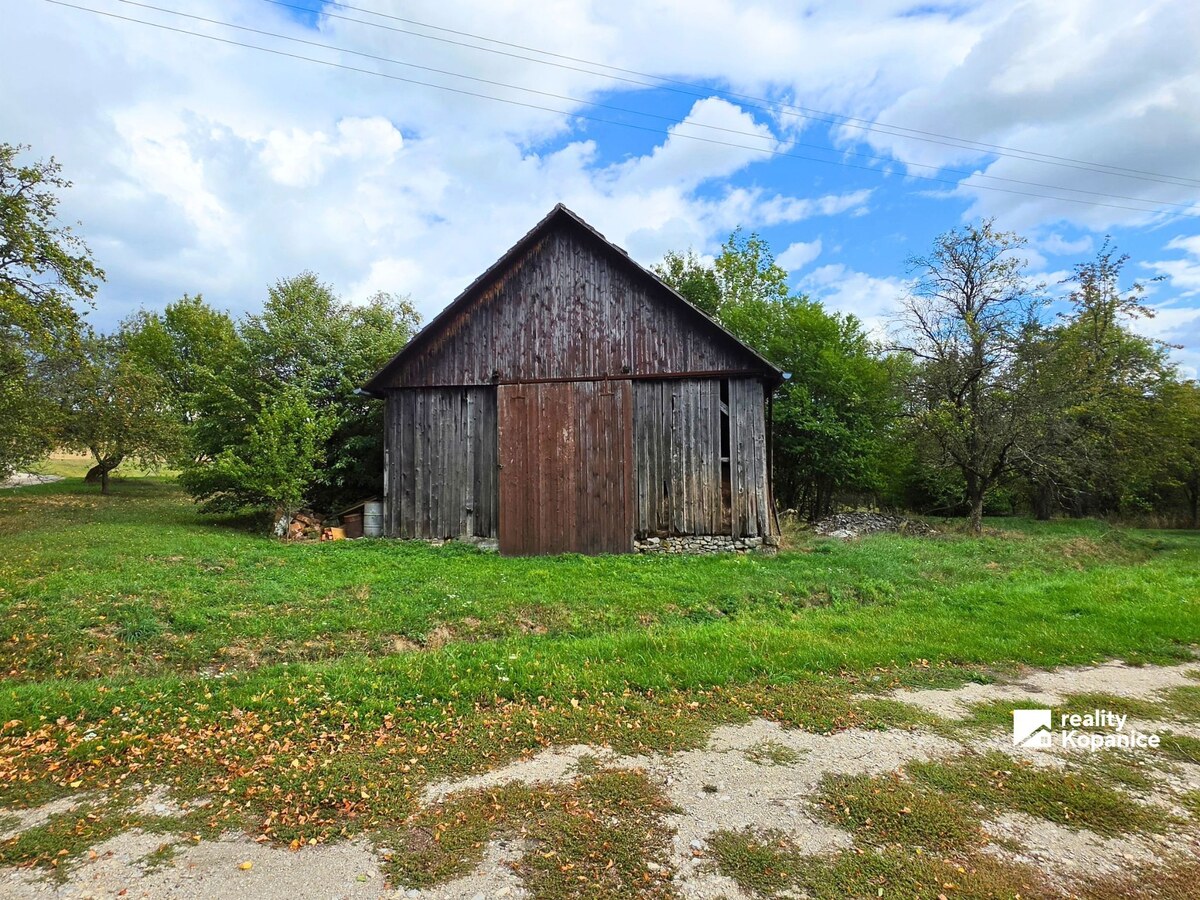 Atraktívny pozemok s výmerou 4 539 m² v pokojnej časti obce Krajné — foto 3