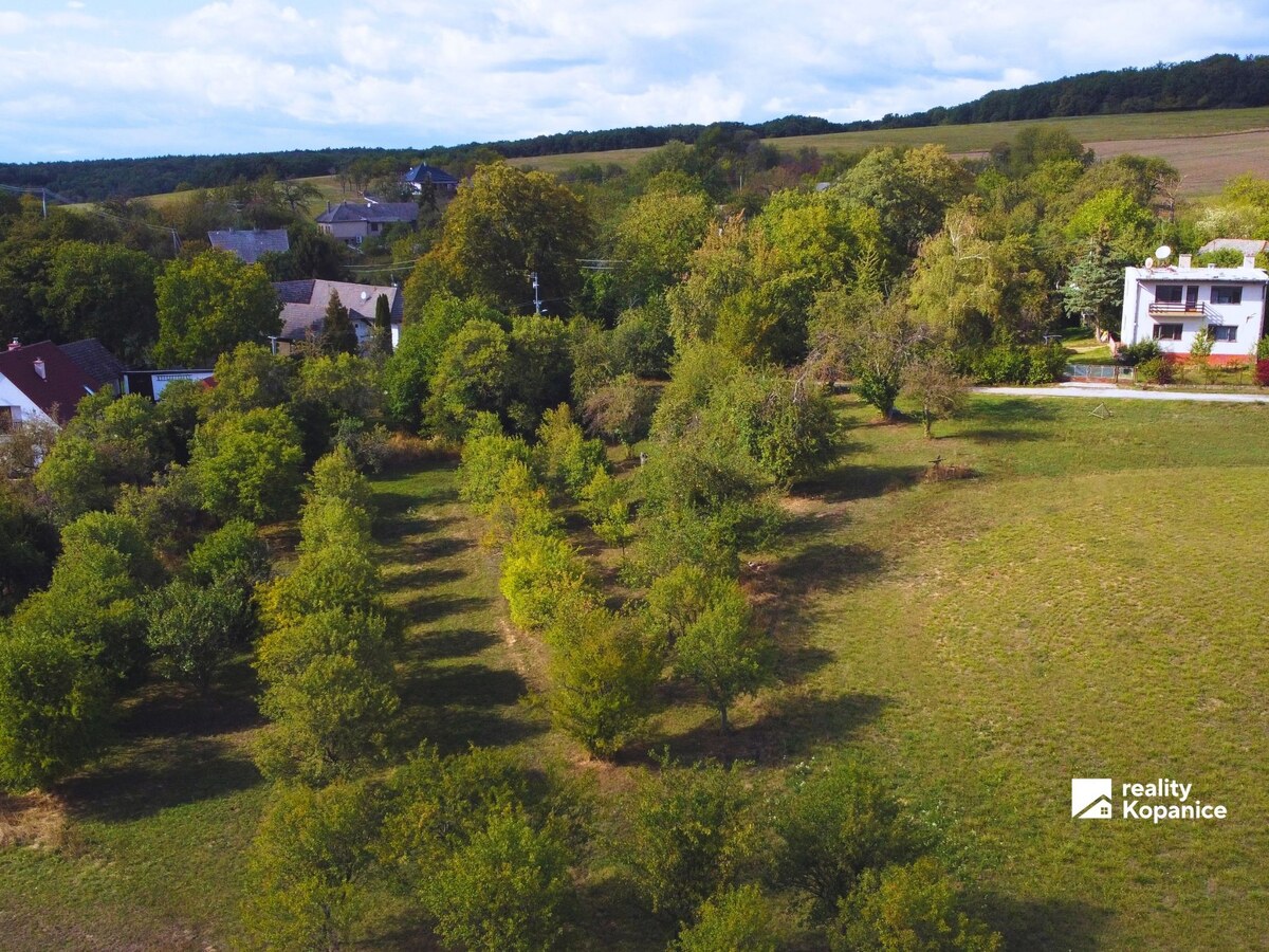 Atraktívny pozemok s výmerou 4 539 m² v pokojnej časti obce Krajné — foto 6