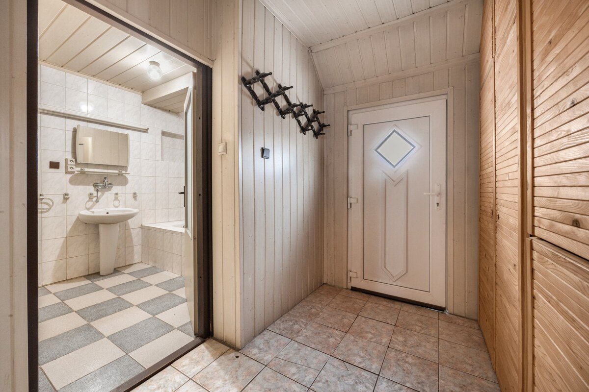 5-izbový dom Hrubá Borša – garáž, 2 terasy, suterén, pozemok 712 m². — foto 4