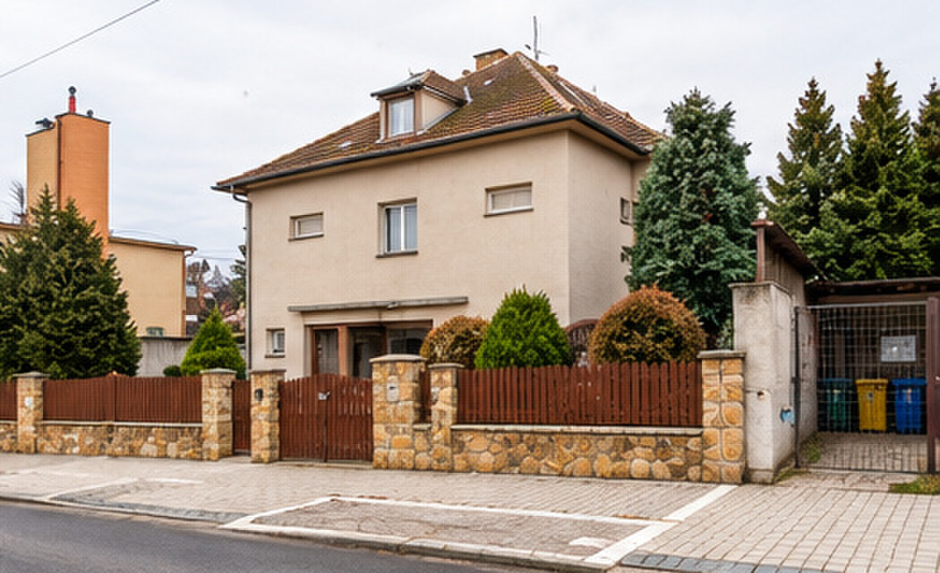 KOLIBA – JESÉNIOVA - RODINNÝ DOM S POTENCIÁLOM, POZEMOK 661 m — foto 2