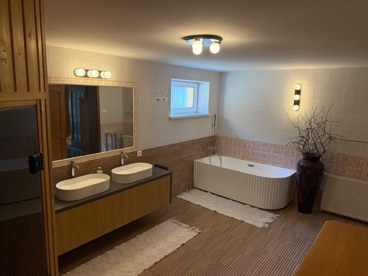 NADŠTANDARDNÝ 2-izbový byt so šatníkom,saunou a krbom ,LÍŠČIE ÚDOLIE — foto 11