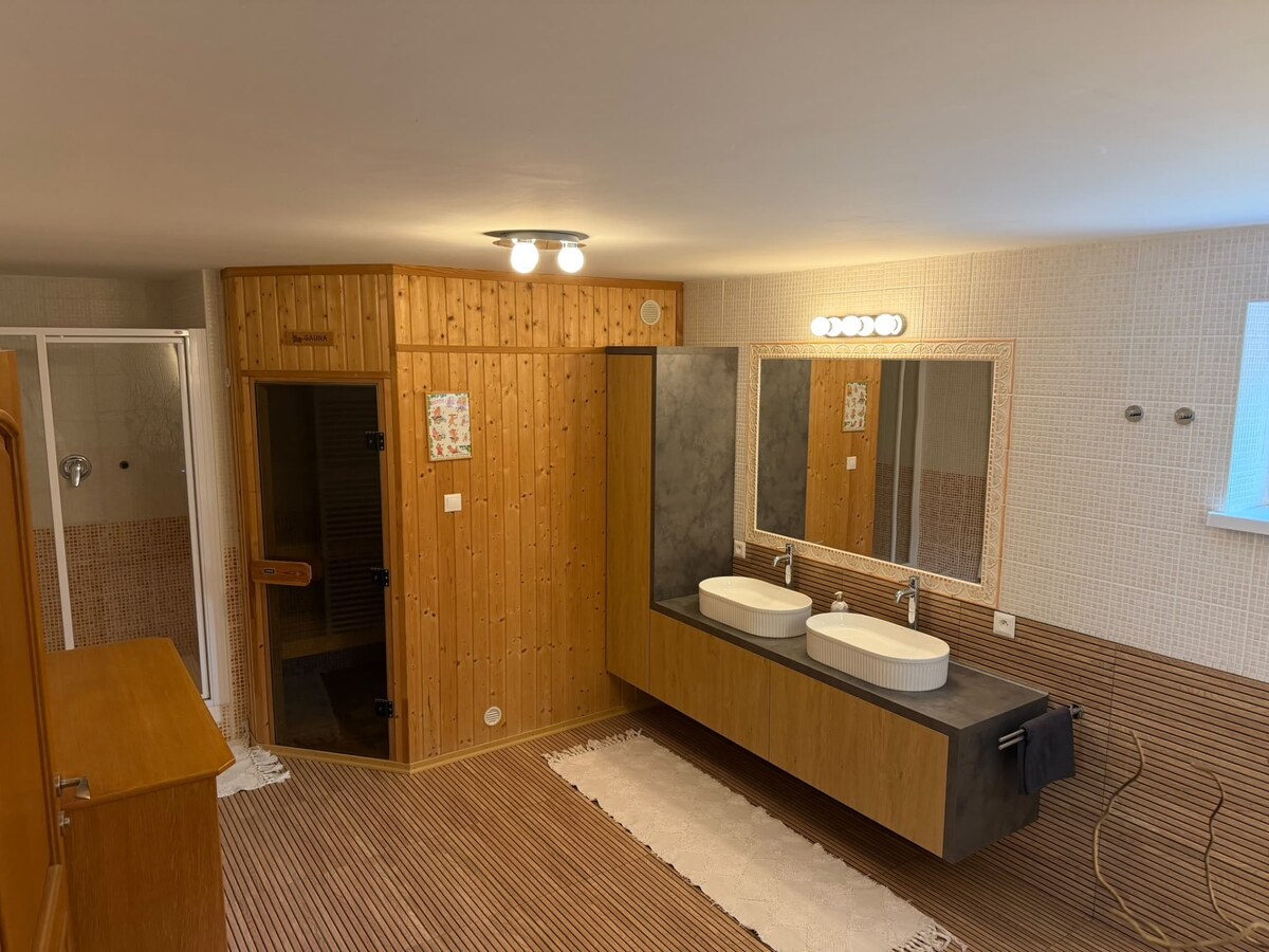 NADŠTANDARDNÝ 2-izbový byt so šatníkom,saunou a krbom ,LÍŠČIE ÚDOLIE — foto 12