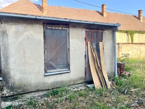 Pozemok s dvomi prístupmi a starším domom v Reci — foto 5