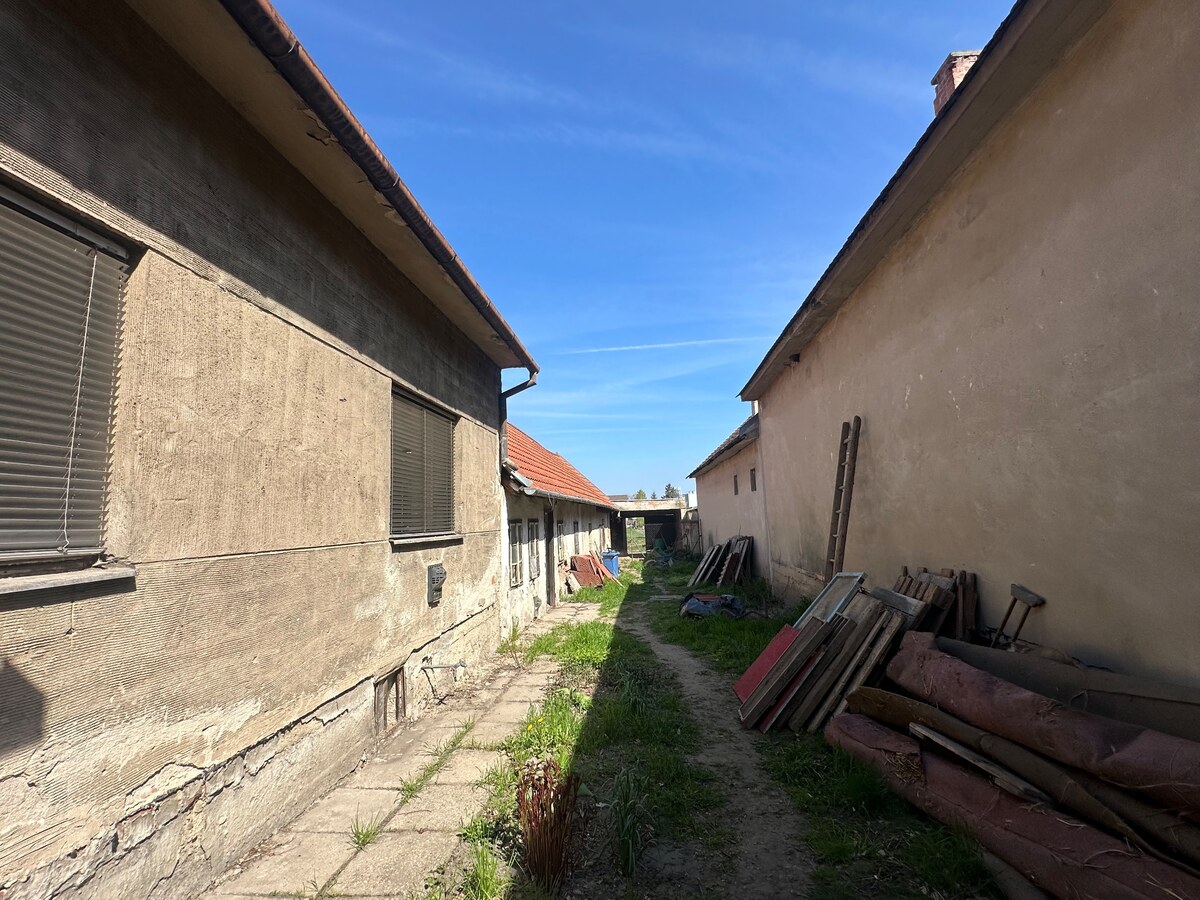 ZOHOR| Starý vidiecky RD v centre obce na 1212m2 pozemku — foto 2