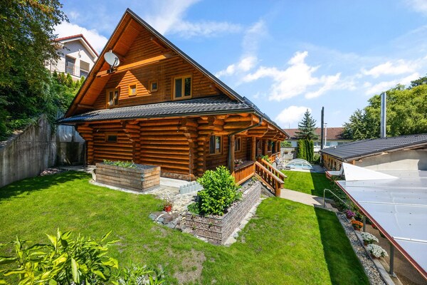 Zabehnutý areál s reštauráciou a novou rekreačnou chatou  – Limbach