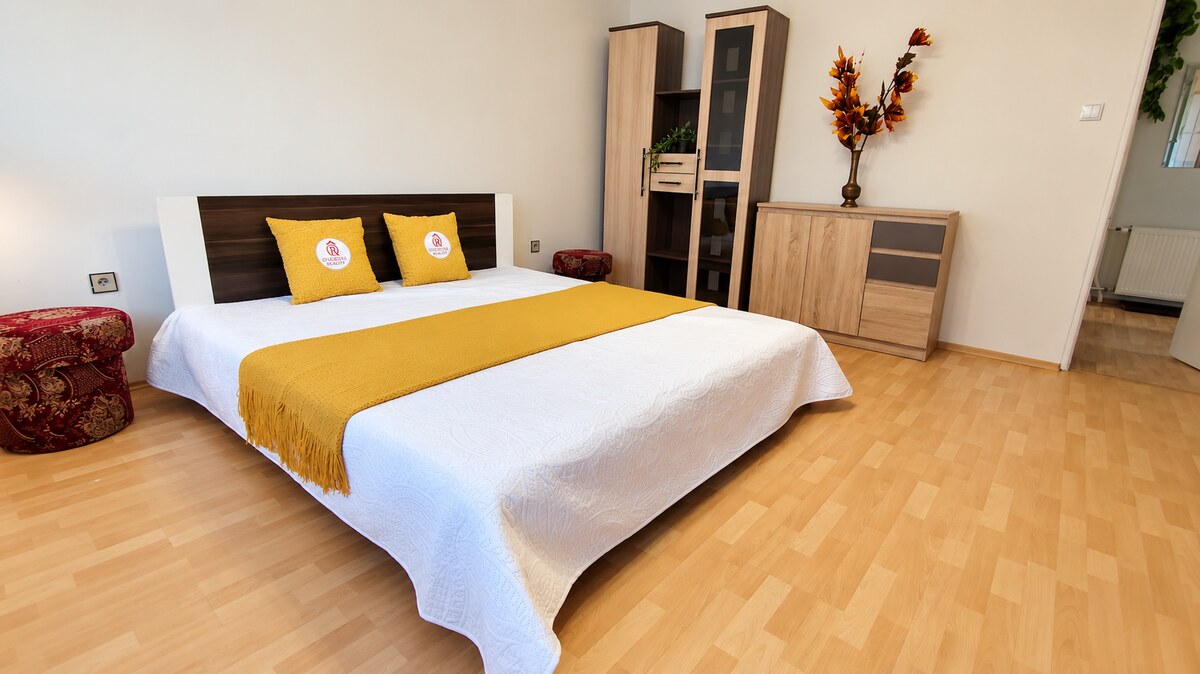 Priestranný a slnečný 4 izbový byt s balkónom- Banská Bystrica, — foto 3