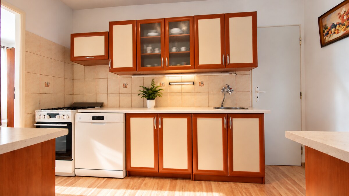 Priestranný a slnečný 4 izbový byt s balkónom- Banská Bystrica, — foto 5