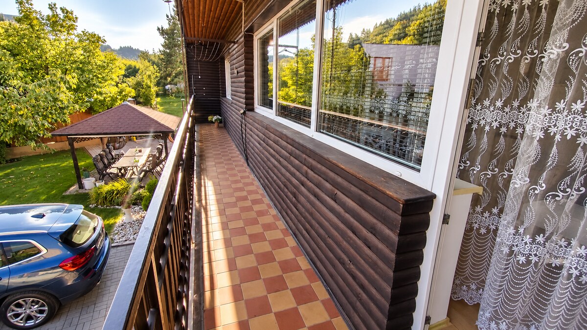 Priestranný a slnečný 4 izbový byt s balkónom- Banská Bystrica, — foto 9