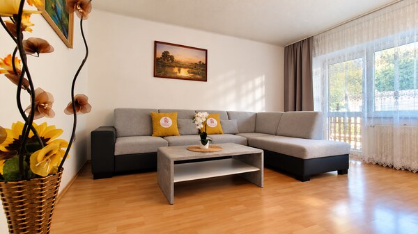 Priestranný a slnečný 4 izbový byt s balkónom- Banská Bystrica,