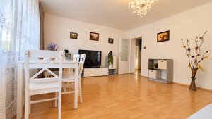 Priestranný a slnečný 4 izbový byt s balkónom- Banská Bystrica, — foto 2