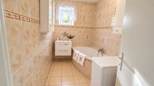 Priestranný a slnečný 4 izbový byt s balkónom- Banská Bystrica, — foto 7