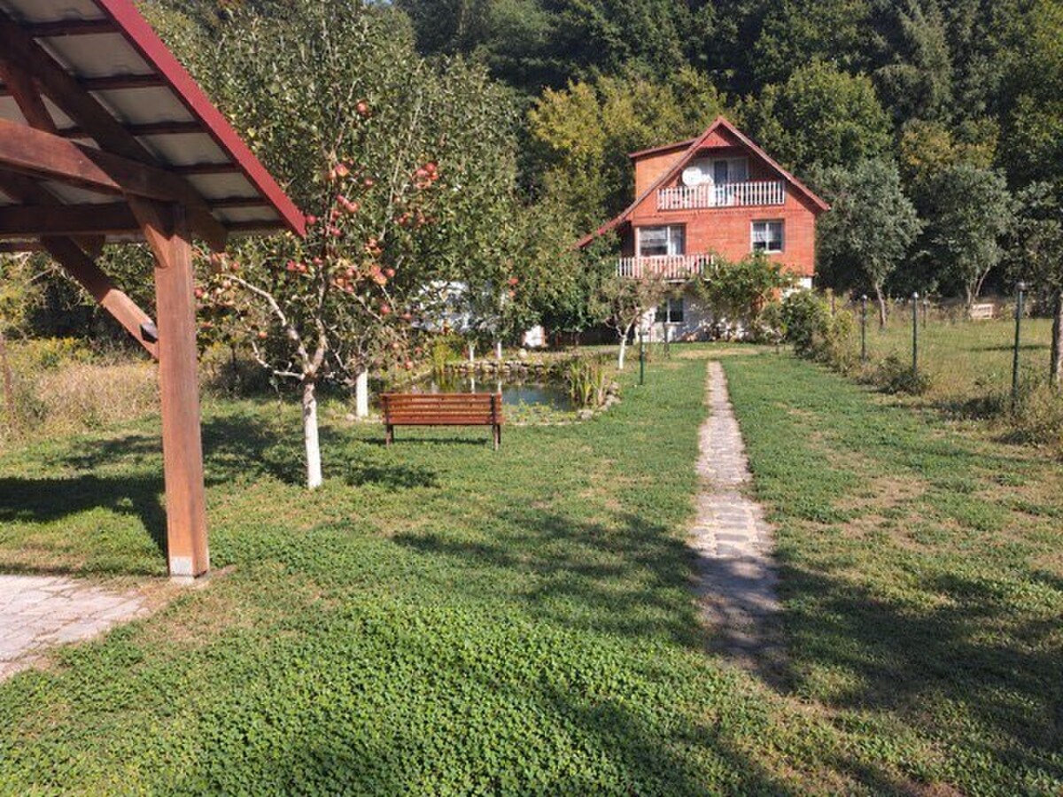 Na predaj rekreačná chata - Hriňová, časť Skalisko D007RG