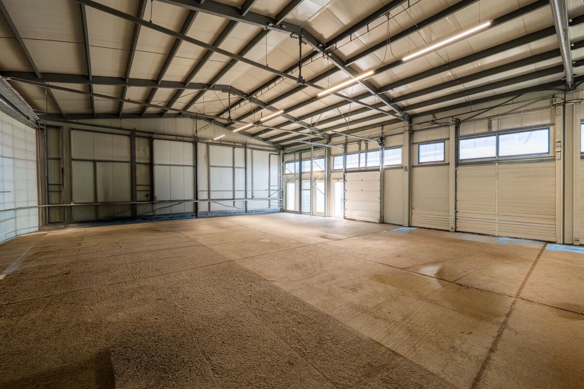 PREVÁDZKOVÝ AREÁL– HALA, ADMINISTRATÍVA, POZEMOK 1405 m² - B. Bystrica — foto 10