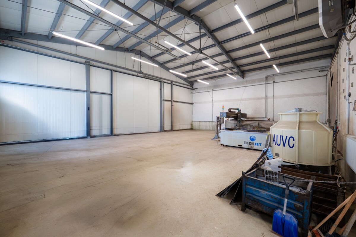 PREVÁDZKOVÝ AREÁL– HALA, ADMINISTRATÍVA, POZEMOK 1405 m² - B. Bystrica — foto 14