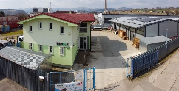 PREVÁDZKOVÝ AREÁL– HALA, ADMINISTRATÍVA, POZEMOK 1405 m² - B. Bystrica