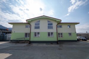 PREVÁDZKOVÝ AREÁL– HALA, ADMINISTRATÍVA, POZEMOK 1405 m² - B. Bystrica — foto 2