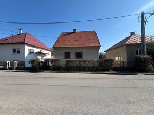 ROVINATÝ POZEMOK  S PRÍSTUPOM Z DVOCH STRÁN+ RODINNÝ DOM – B. Bystrica — foto 5