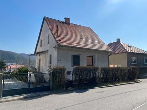 ROVINATÝ POZEMOK  S PRÍSTUPOM Z DVOCH STRÁN+ RODINNÝ DOM – B. Bystrica — foto 7