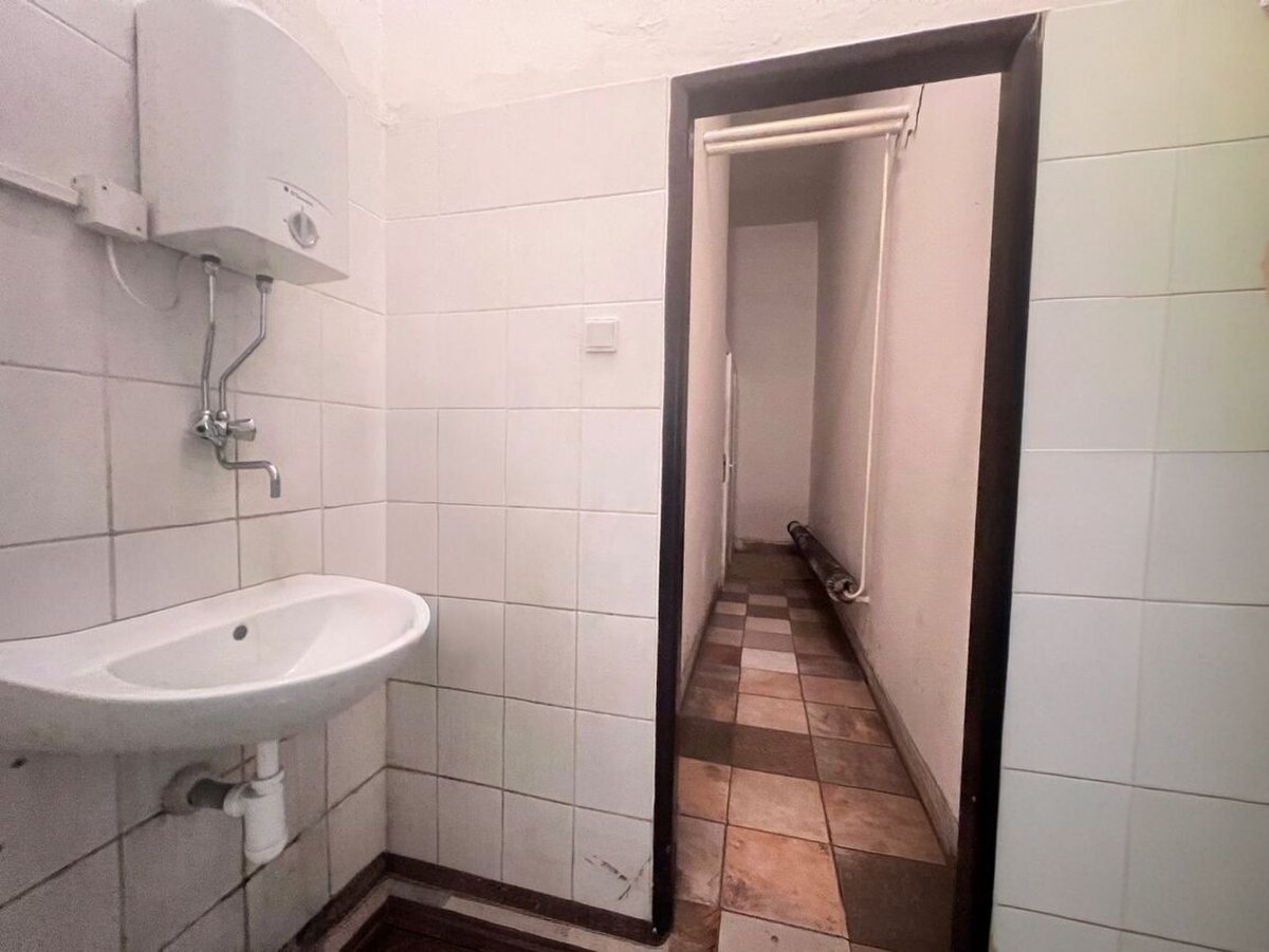 Na prenájom sklad 1474 m² s nakladacími rampami  - Banská Bystrica — foto 11