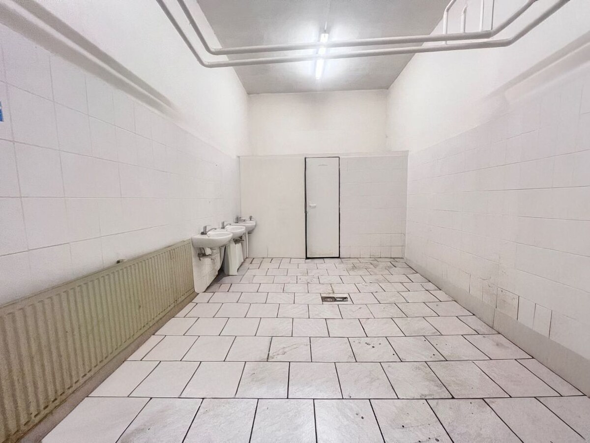 Na prenájom sklad 1474 m² s nakladacími rampami  - Banská Bystrica — foto 12