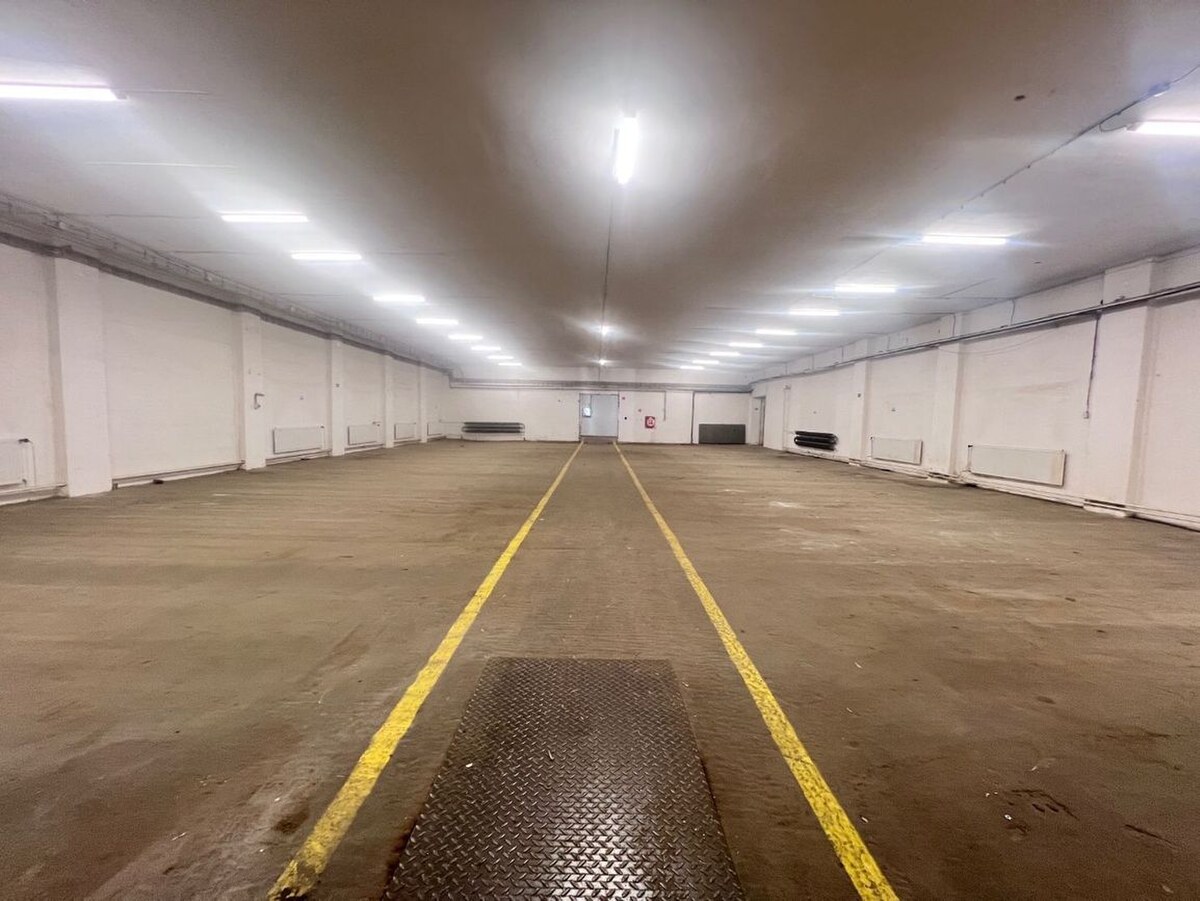 Na prenájom sklad 1474 m² s nakladacími rampami  - Banská Bystrica — foto 2