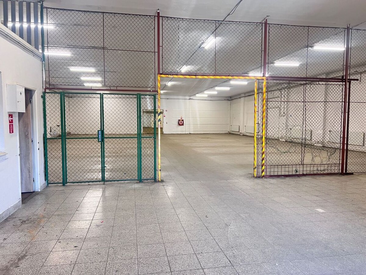 Na prenájom sklad 1474 m² s nakladacími rampami  - Banská Bystrica — foto 3